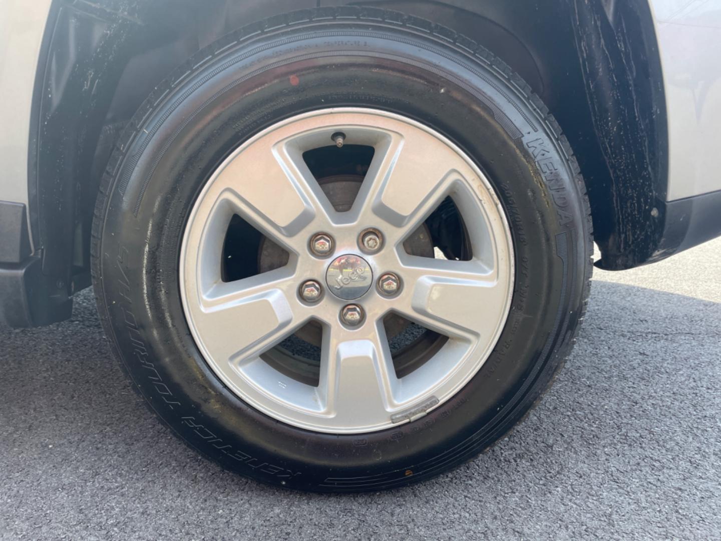 2016 Silver Jeep Compass (1C4NJCEA4GD) with an 4-Cyl, 2.0 Liter engine, Automatic, CVT transmission, located at 8008 Warden Rd, Sherwood, AR, 72120, (501) 801-6100, 34.830078, -92.186684 - Photo#18